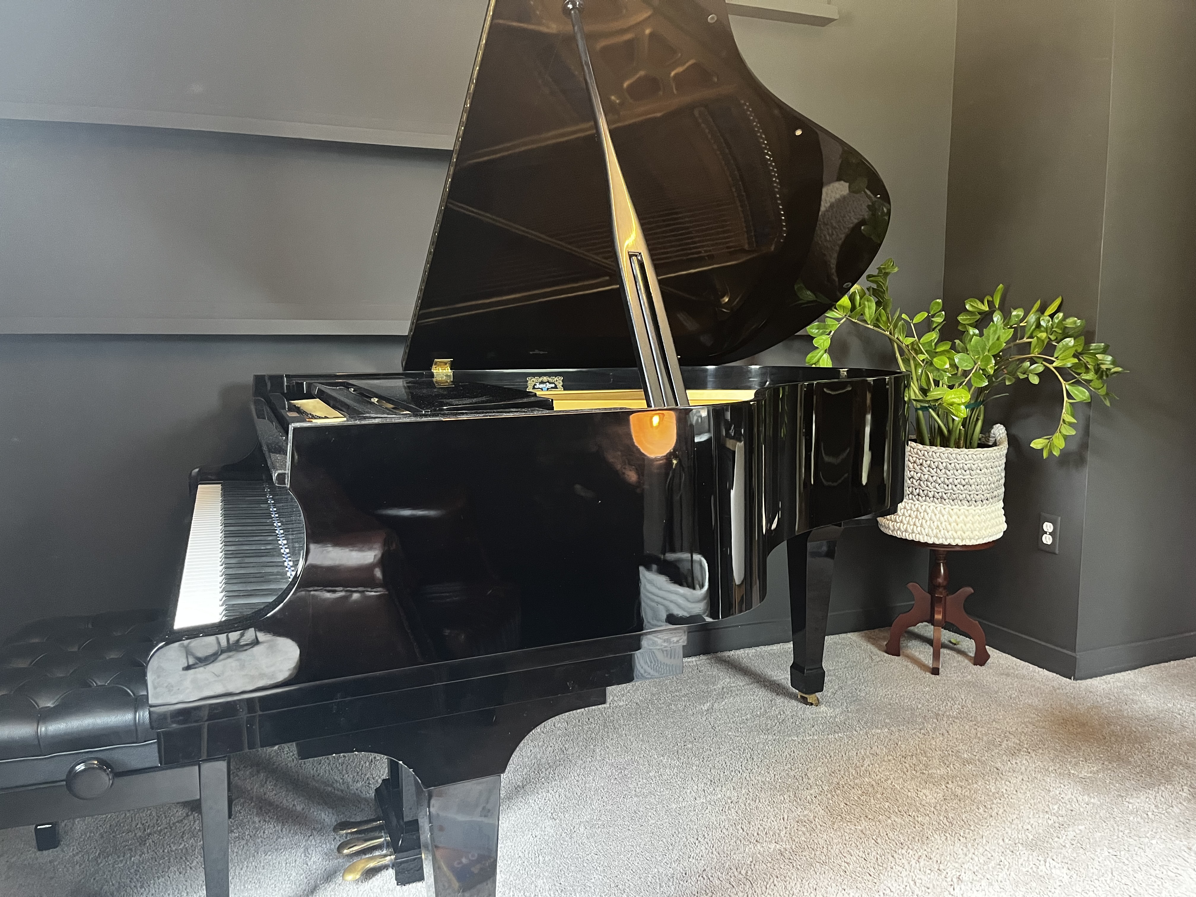 Kawai polished Ebony Grand neat Nashville