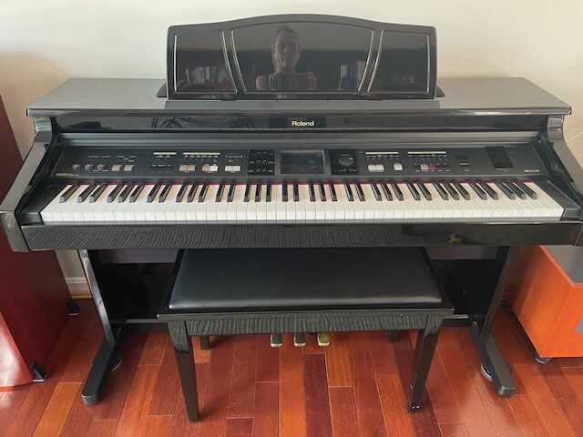 Roland KR-107 Digital Piano in Mint Condition