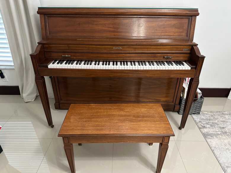 Baldwin Upright - Great sound and condition.