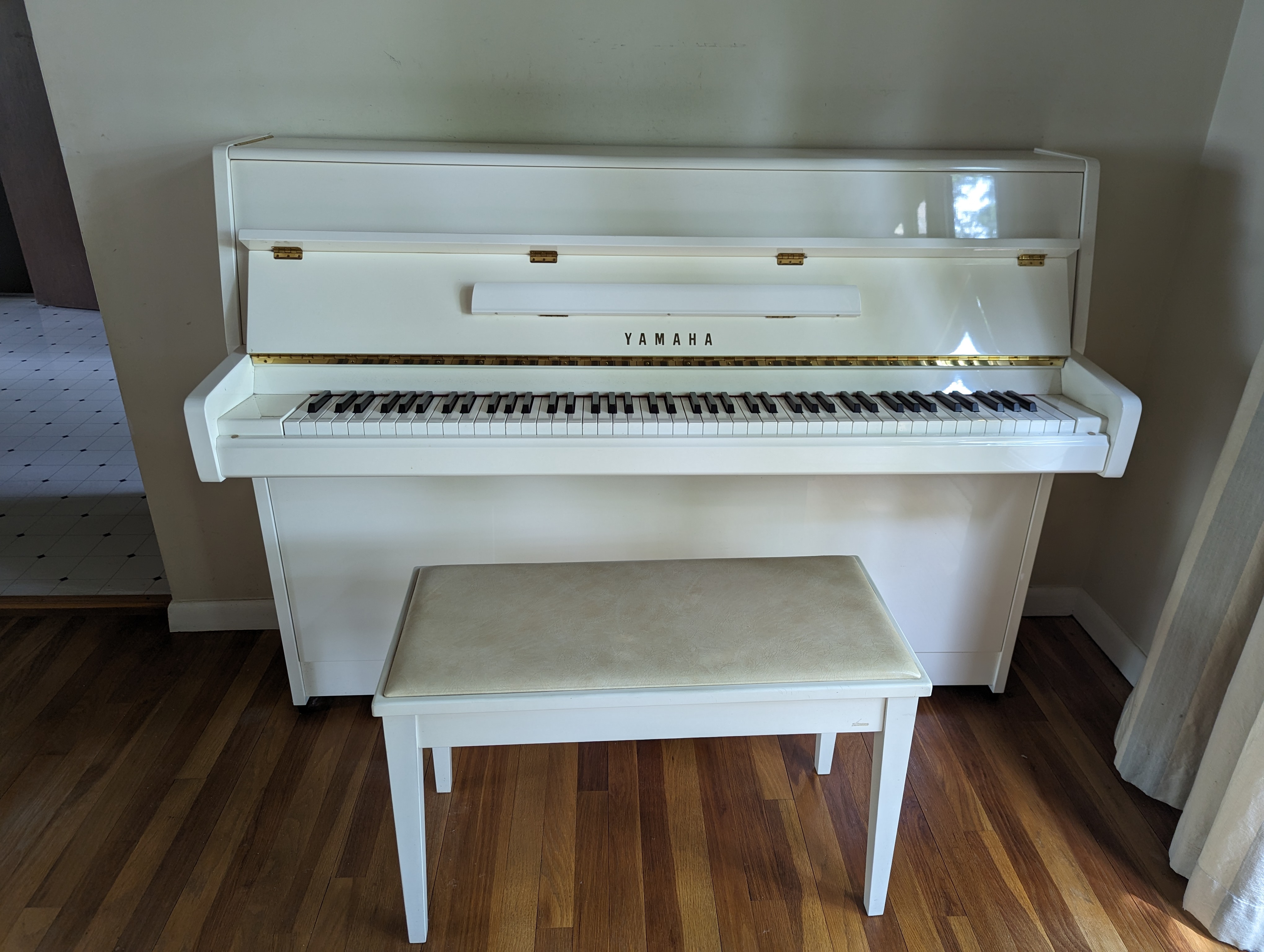 yamaha m1e upright piano