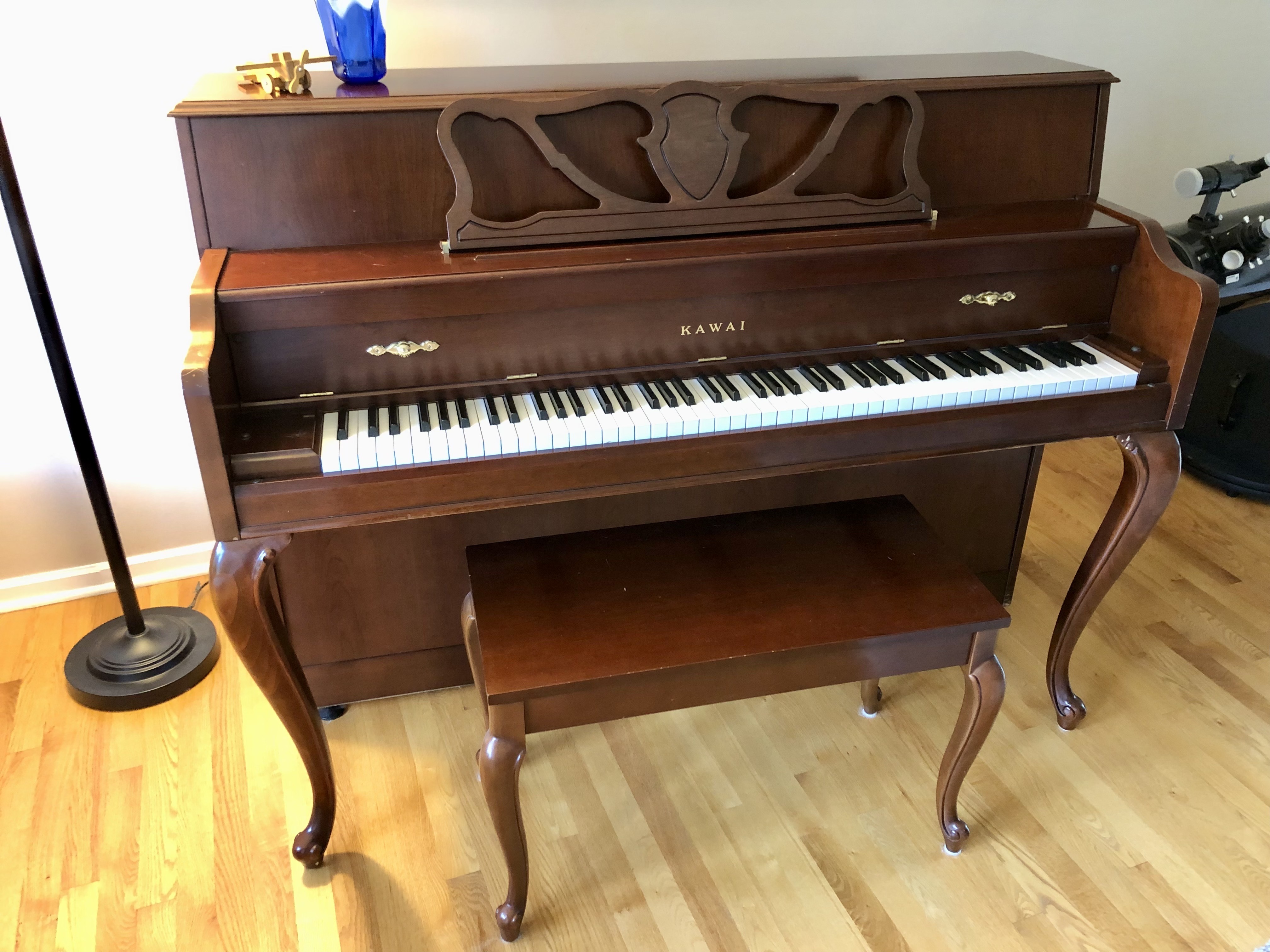 Kawai 606 Console Piano  