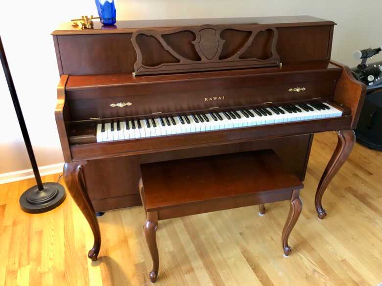 Kawai 606 Console Piano  