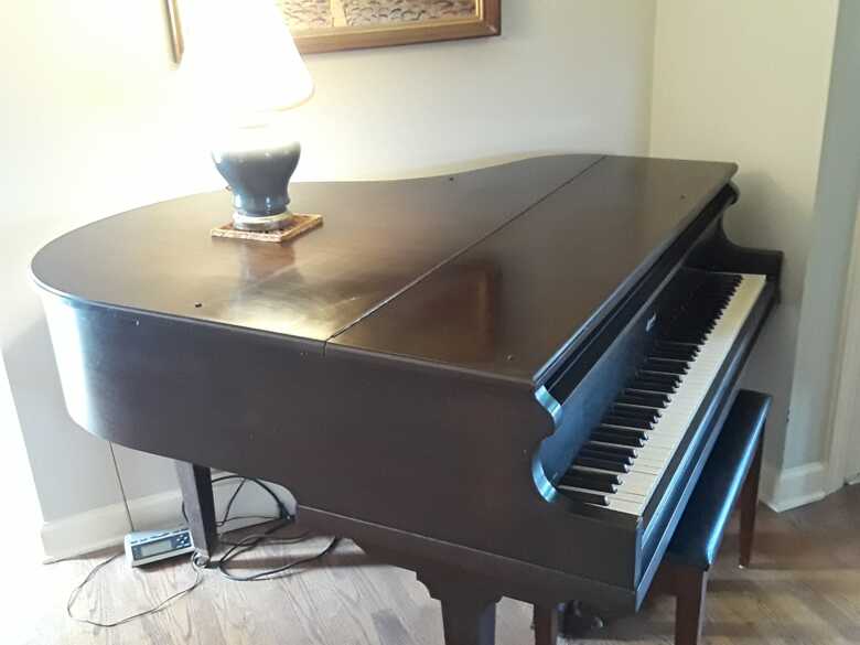 Leonard Baby Grand Piano (By Grinnell Bros. Detroit)