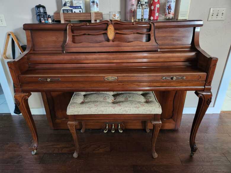 1981 Wurlitzer Piano Model 2860