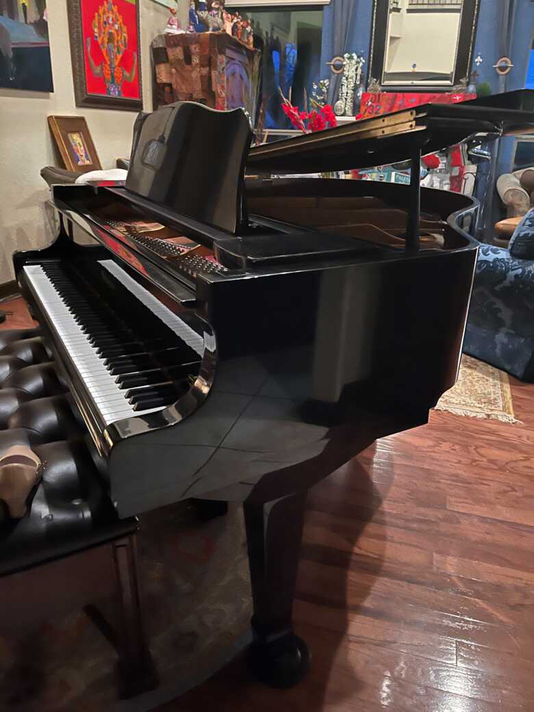 Immaculate Baby Grand