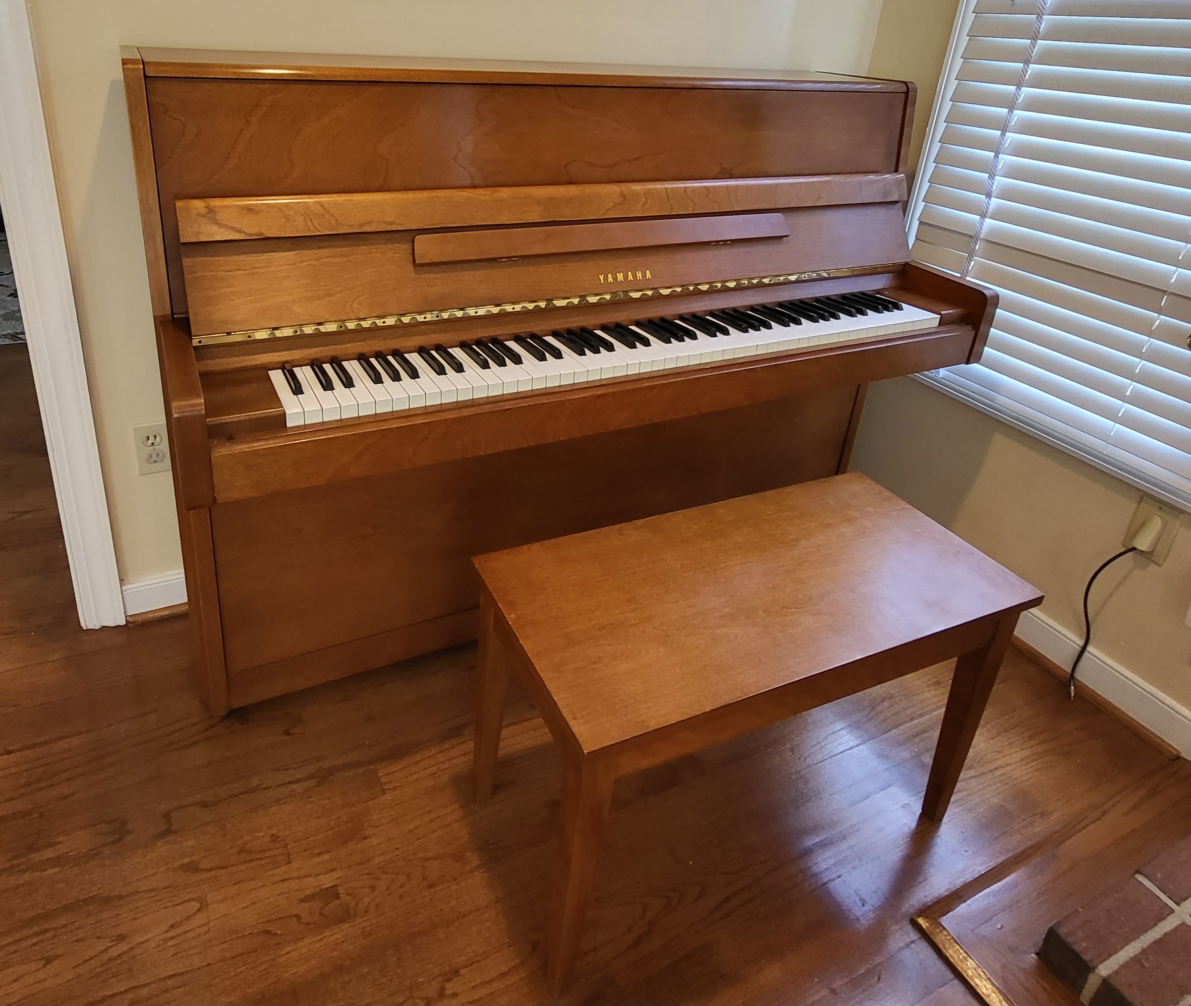 Upright Yamaha P2F piano