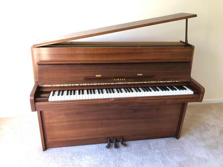 Yamaha Upright Piano 42.5" M1A Hamamatsu Japan Walnut