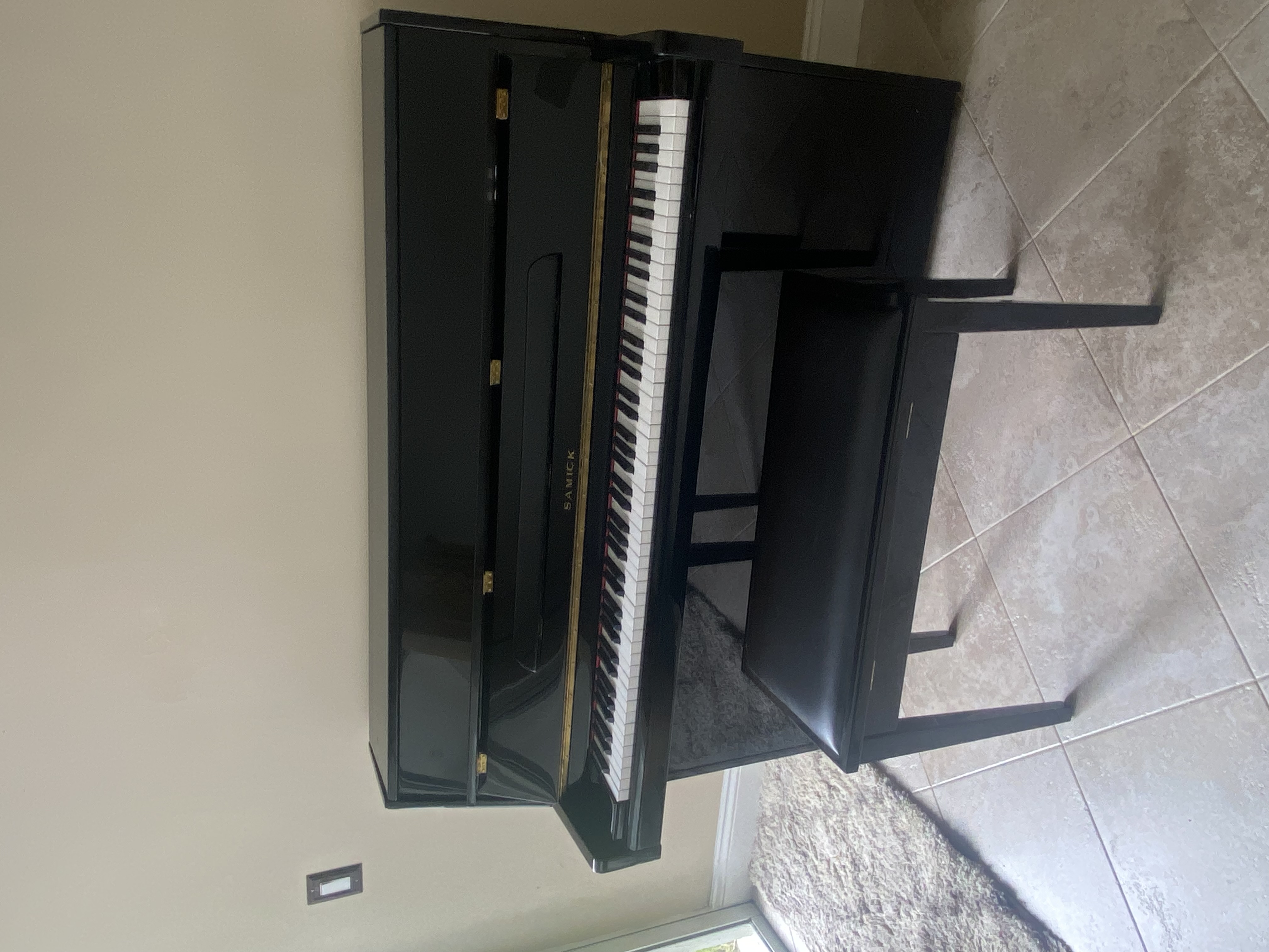 Excellent condition and sound Samick upright piano