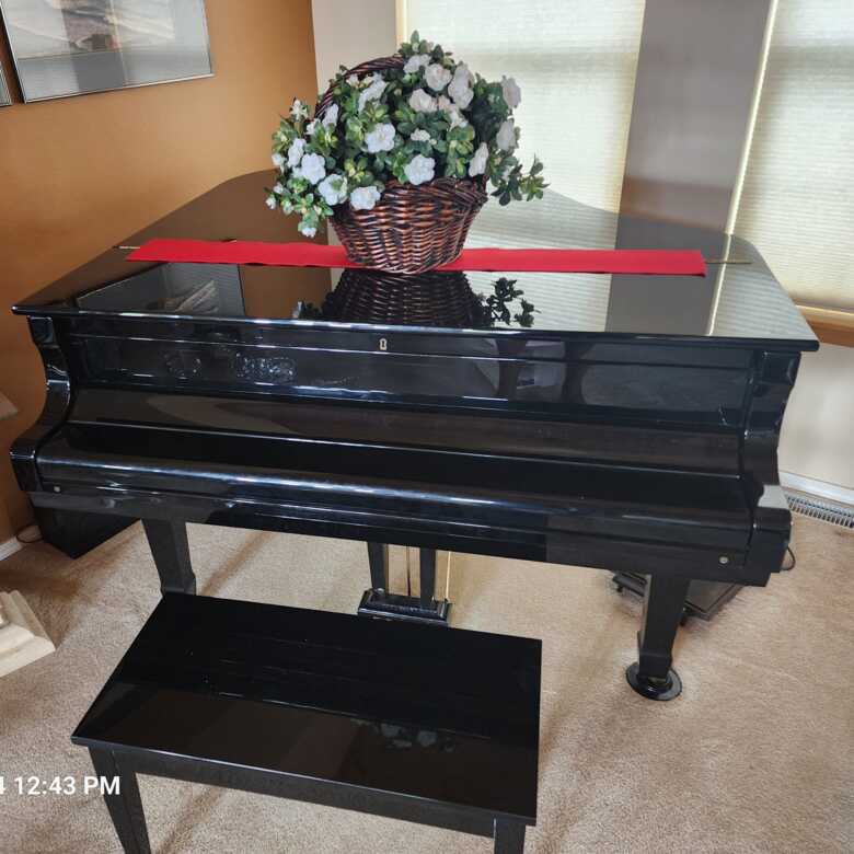 Young Chang Grand Piano and bench   5'2" excellent