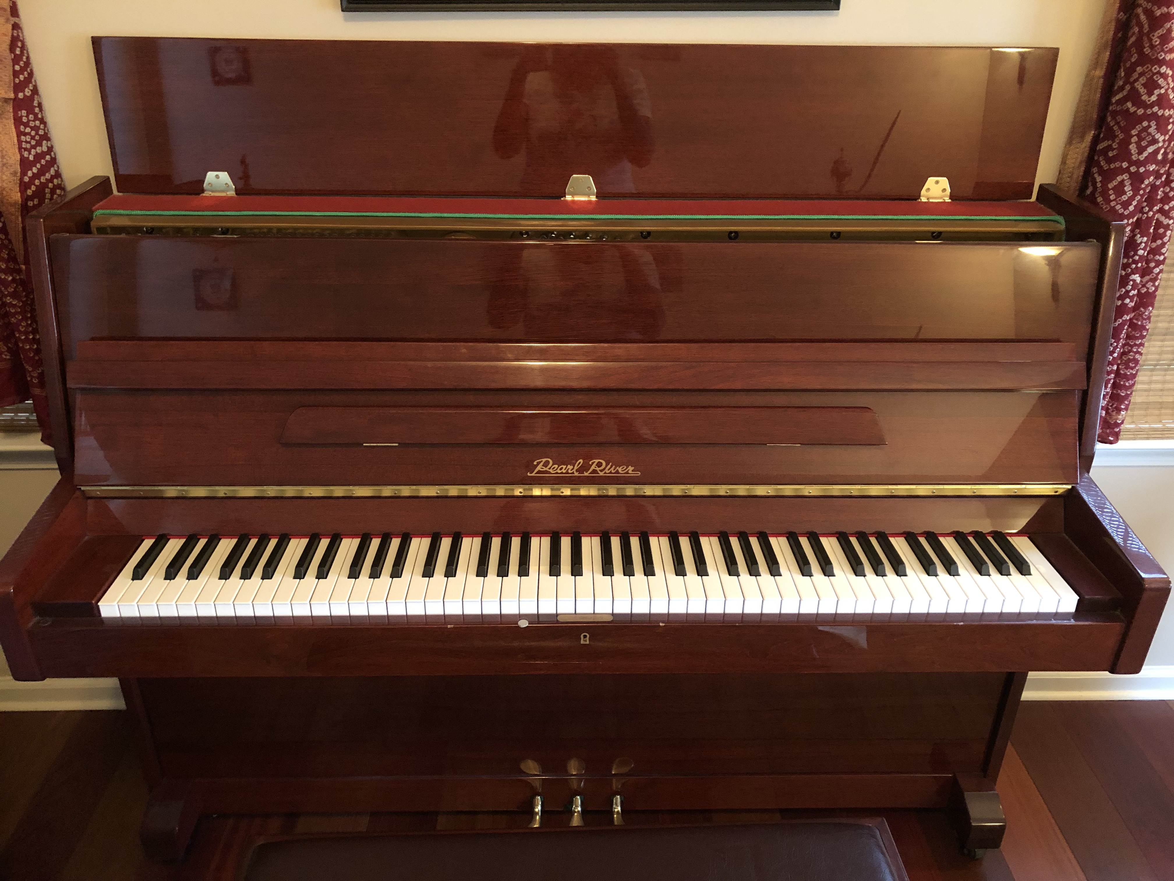 Pearl River- upright Piano