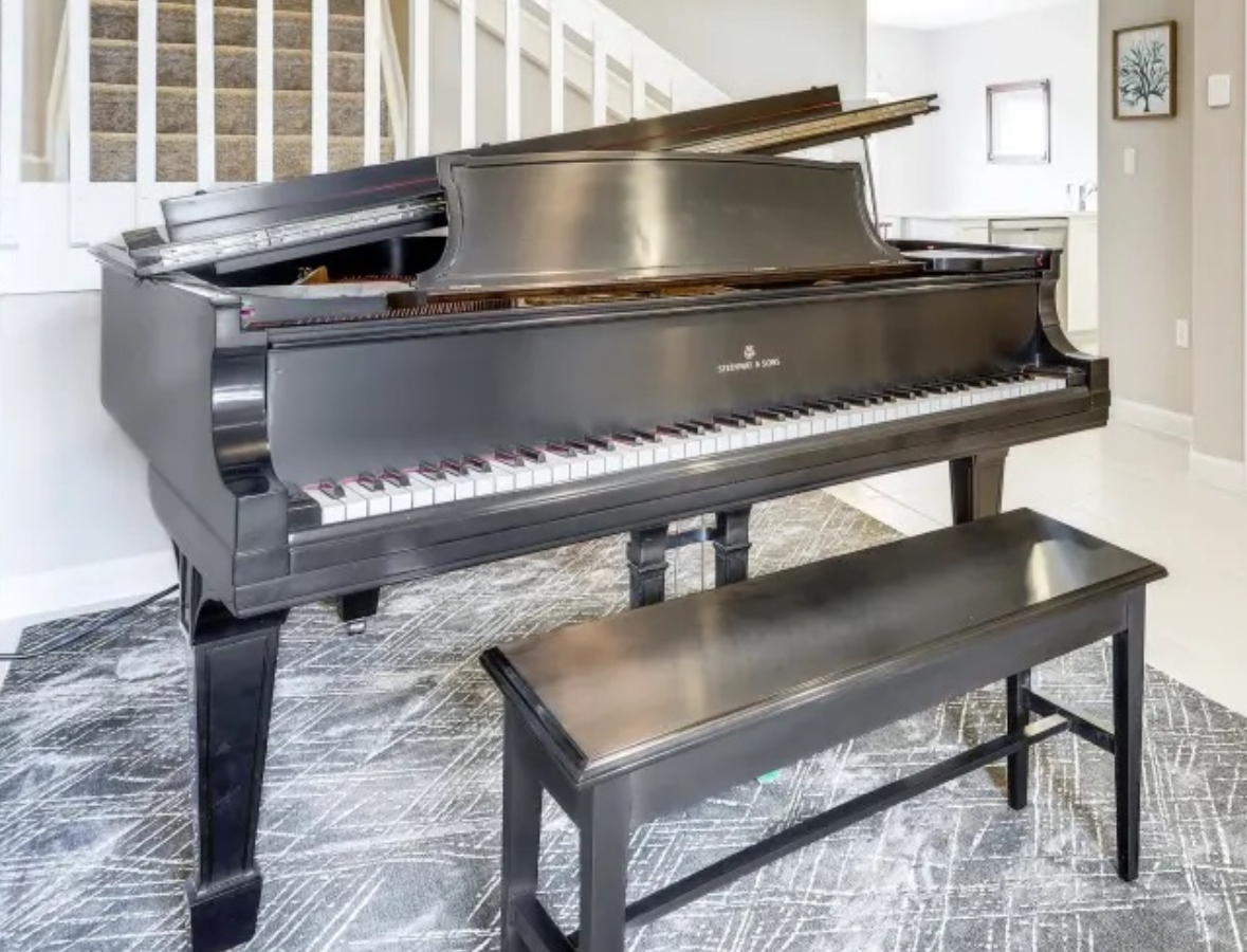 Steinway 5’7” Grand Piano with PianoDisc Player System