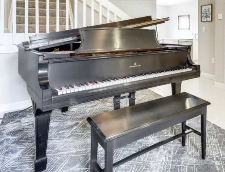 Steinway 5’7” Grand Piano with PianoDisc Player System