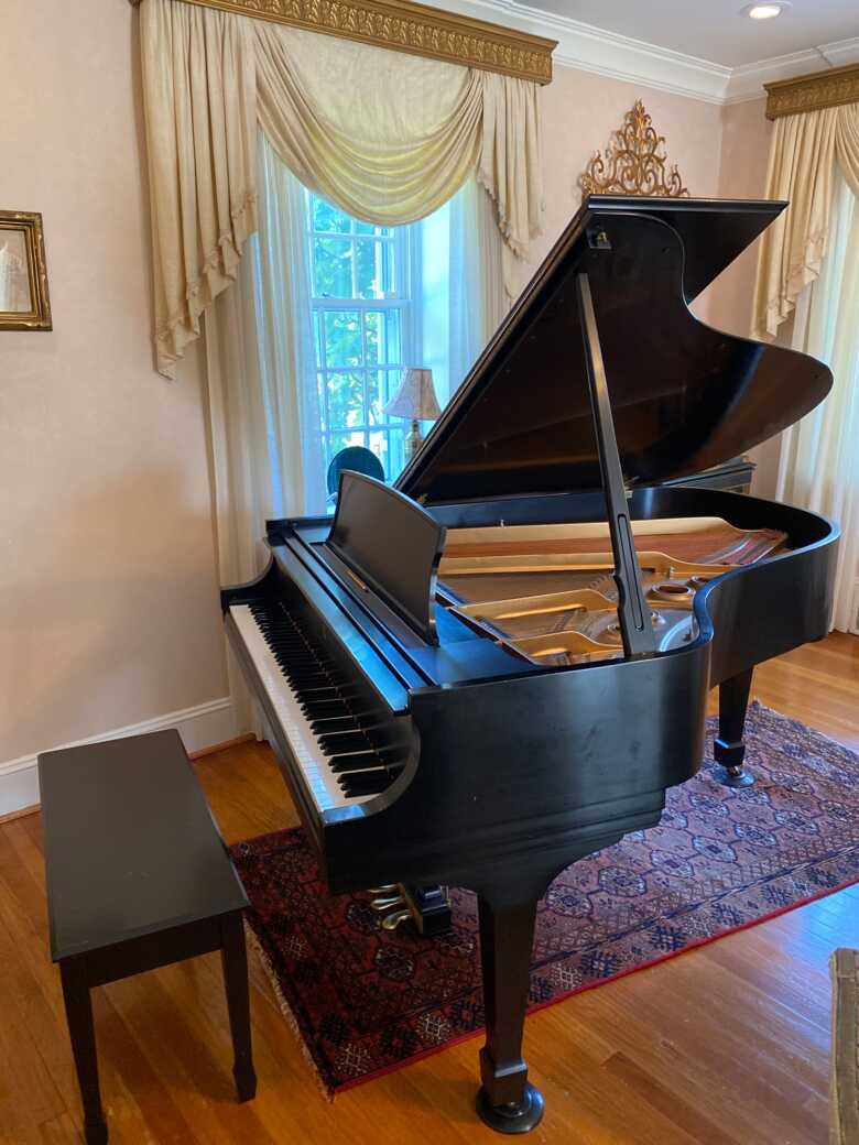 Lovely Steinway L 1985, sounds beautiful