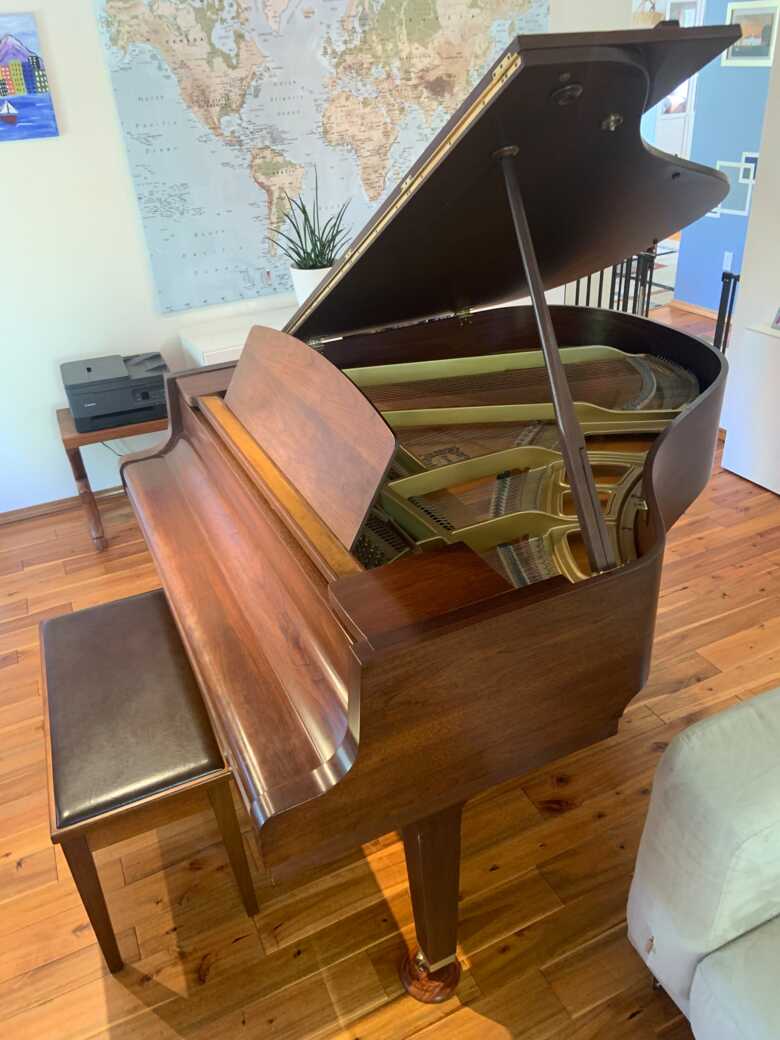 Yamaha GH1 baby grand piano