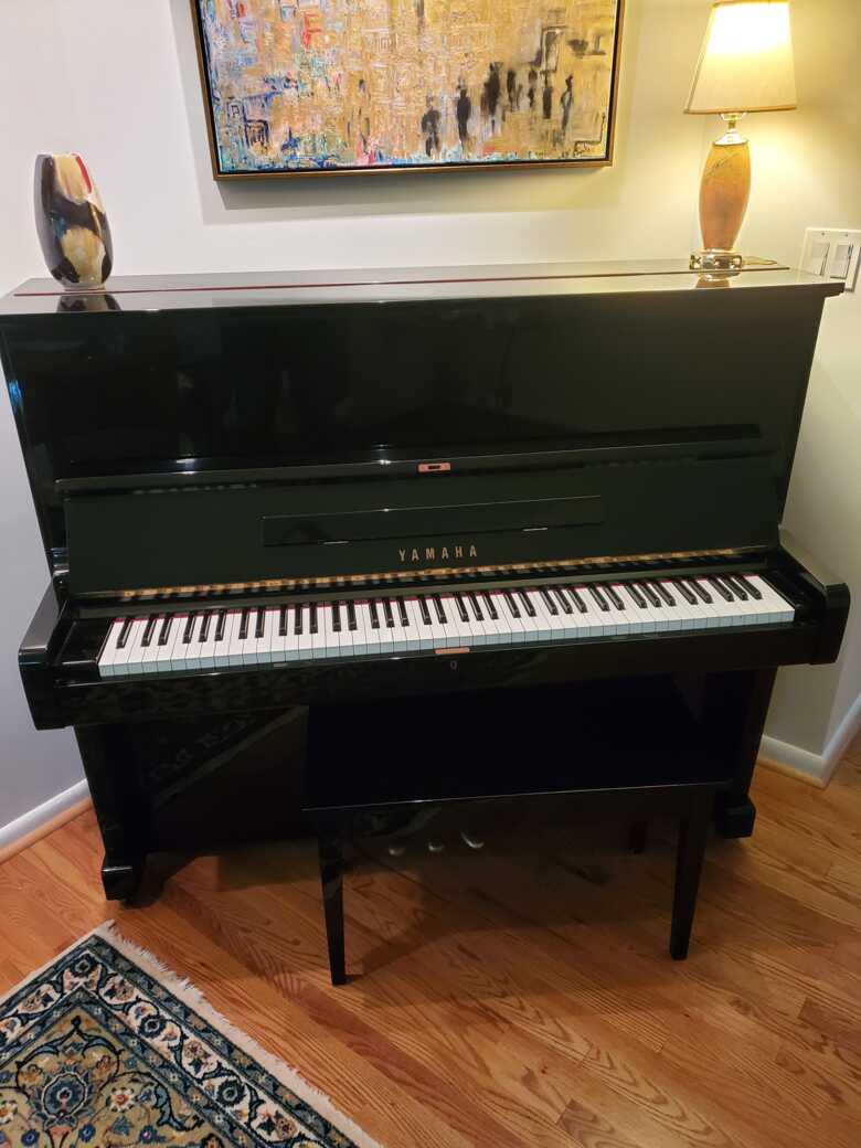 Yamaha U2 w/ bench in excellent condition