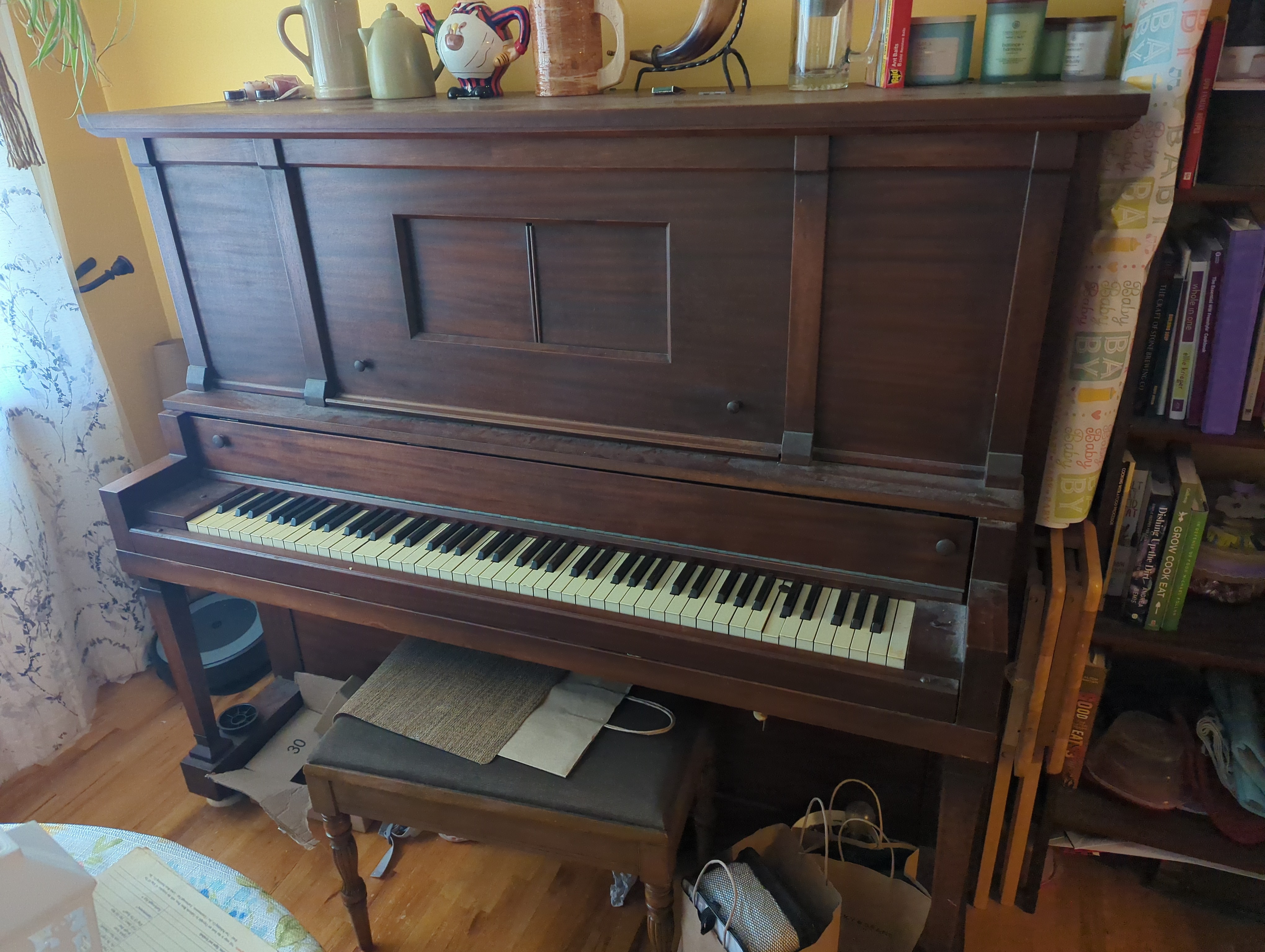 Star player Piano with Scrolls