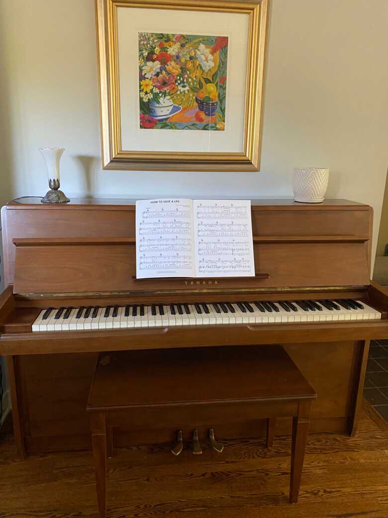 Nice looking used Yamaha piano.