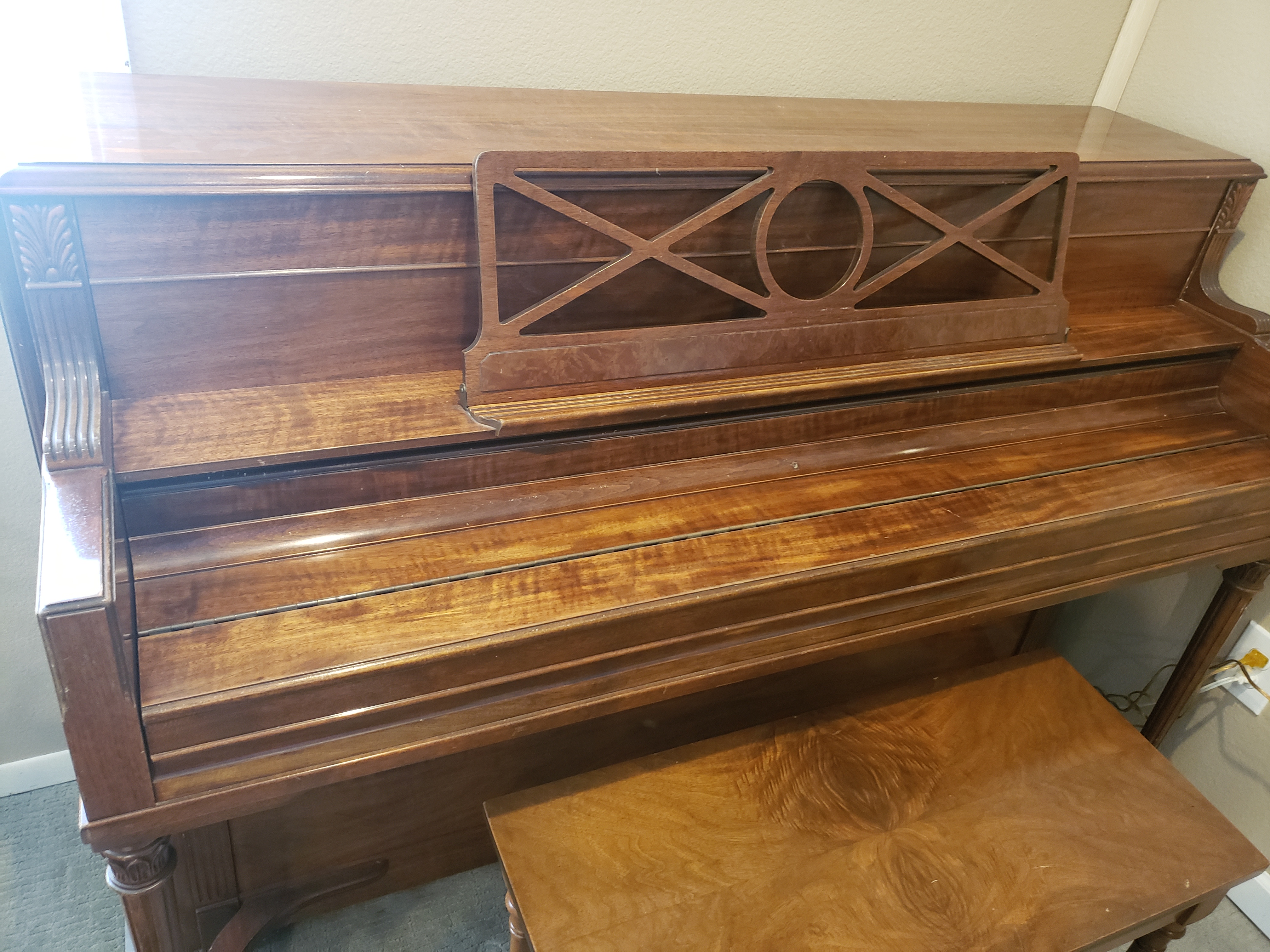 Cable Nelson console piano in excellent condition