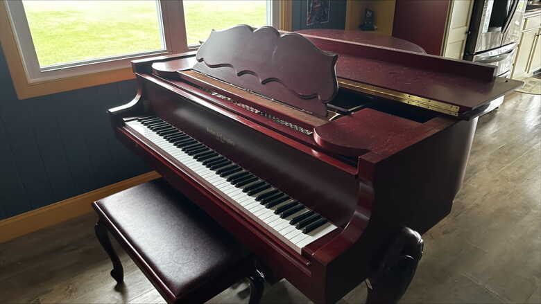 Beautiful 5' 1" Baby Grand