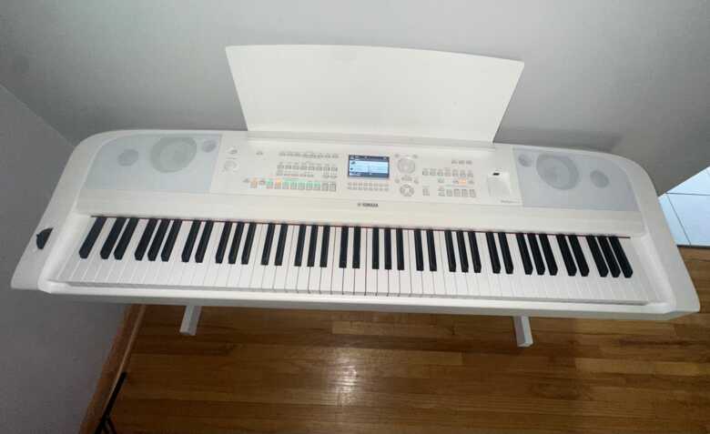 Yamaha DGX670WH Portable Digital Piano with Stand