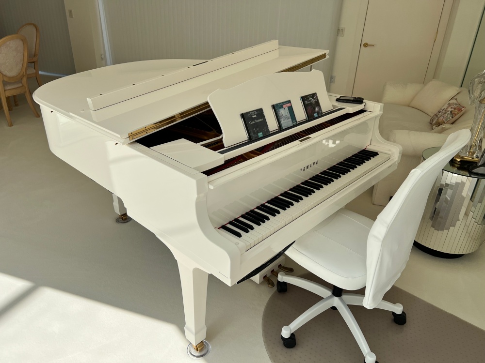 Yamaha C2 in White with Disklavier