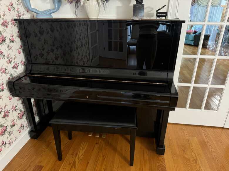 Yamaha upright U-3 Piano -Like New, Lightly used 