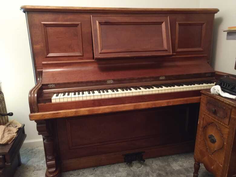 Antique piano 