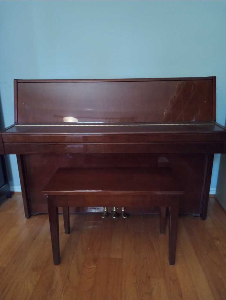 Upright Kawai Piano Walnut Polish