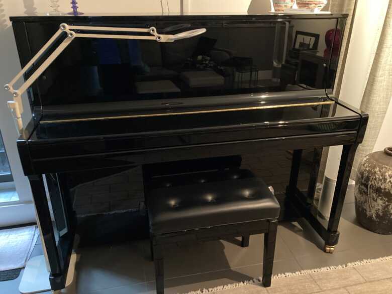 Like Brand New w/Leather stool
