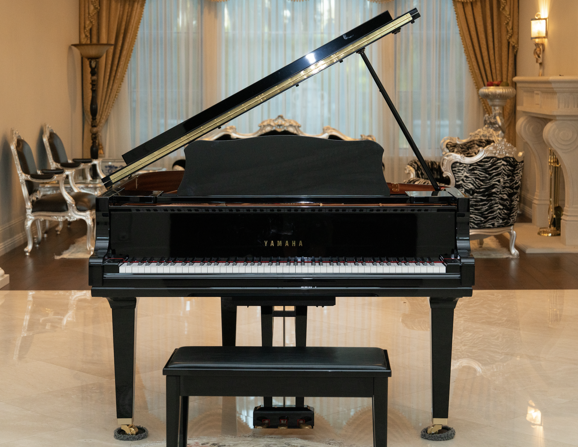 Impeccable Yamaha GC2 2015 Grand Piano