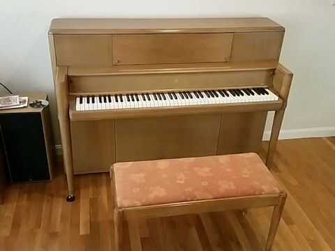 Steinway Upright 1965, lightly used