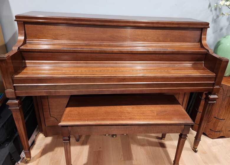 Yamaha Upright M214B Piano