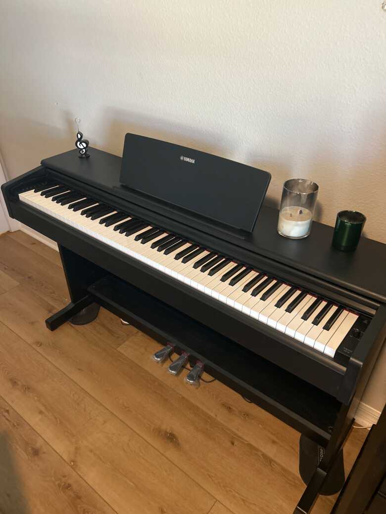 Used Yamaha Arius YDP 144 Digital Piano Like New