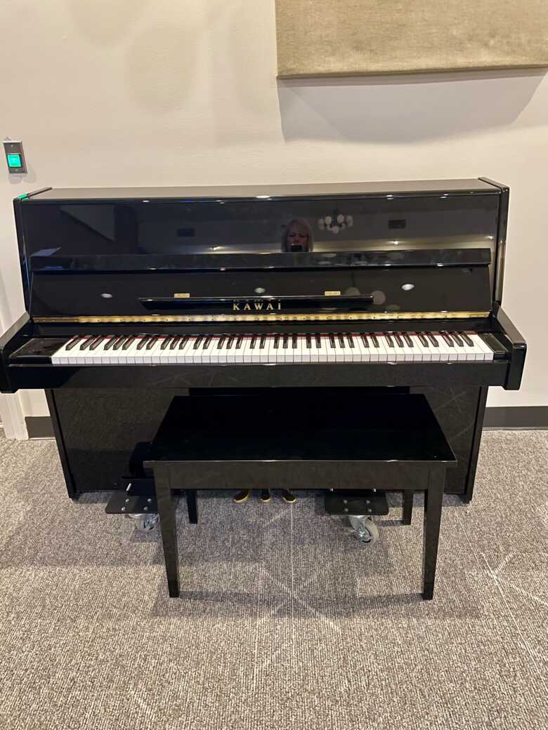 Kawaii K-15/Perfect piano for students or for small spaces