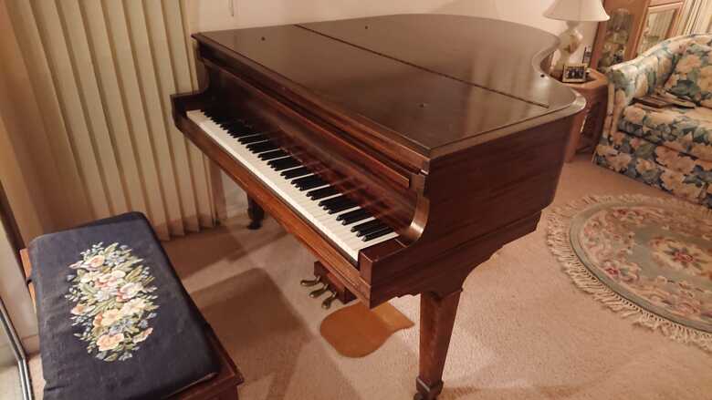 Hardman Baby Grand, Good Condition, located in Bradenton, FL