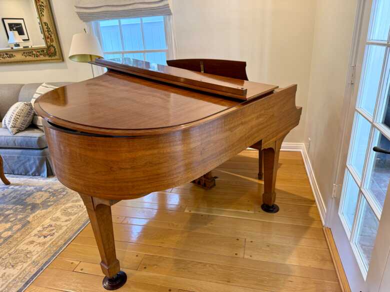 Steinway & Sons Model M Grand Piano | Walnut | SN: 413972