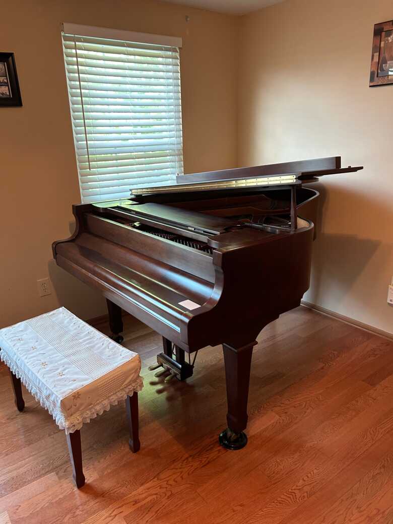 Excellent Condition Baby Grand Piano