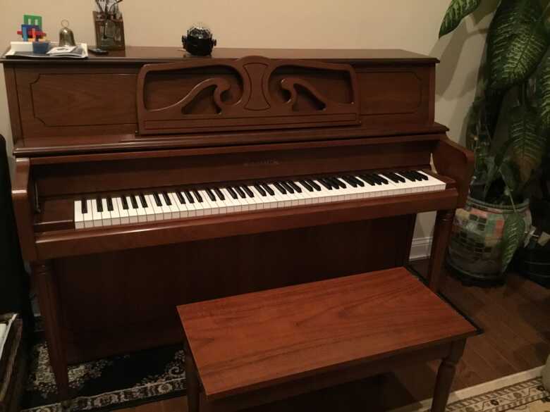 Excellent condition Samick upright Piano