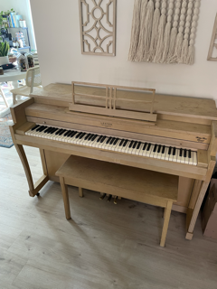 Lester Betsy Ross Spinet Upright Piano