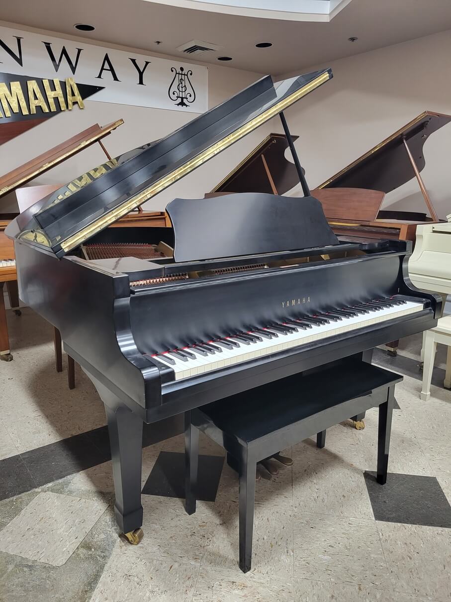 Yamaha Baby Grand Piano WITH PianoDisc iPad Player system!