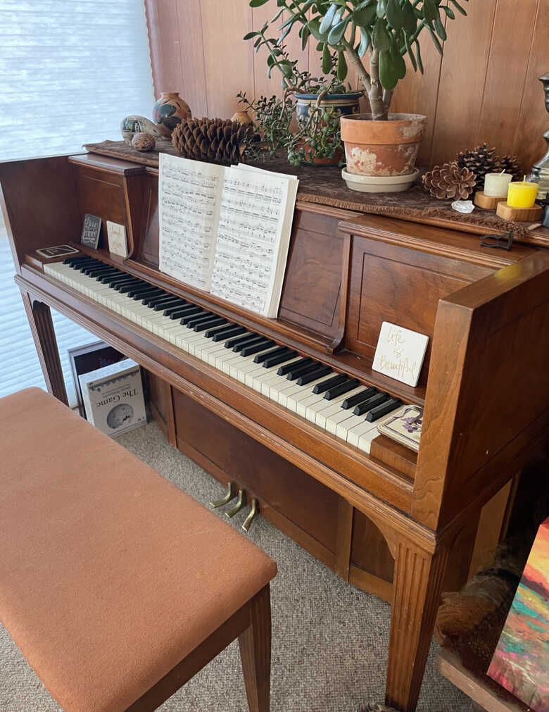 Beautiful & Well Maintained Kimball Console Upright Piano