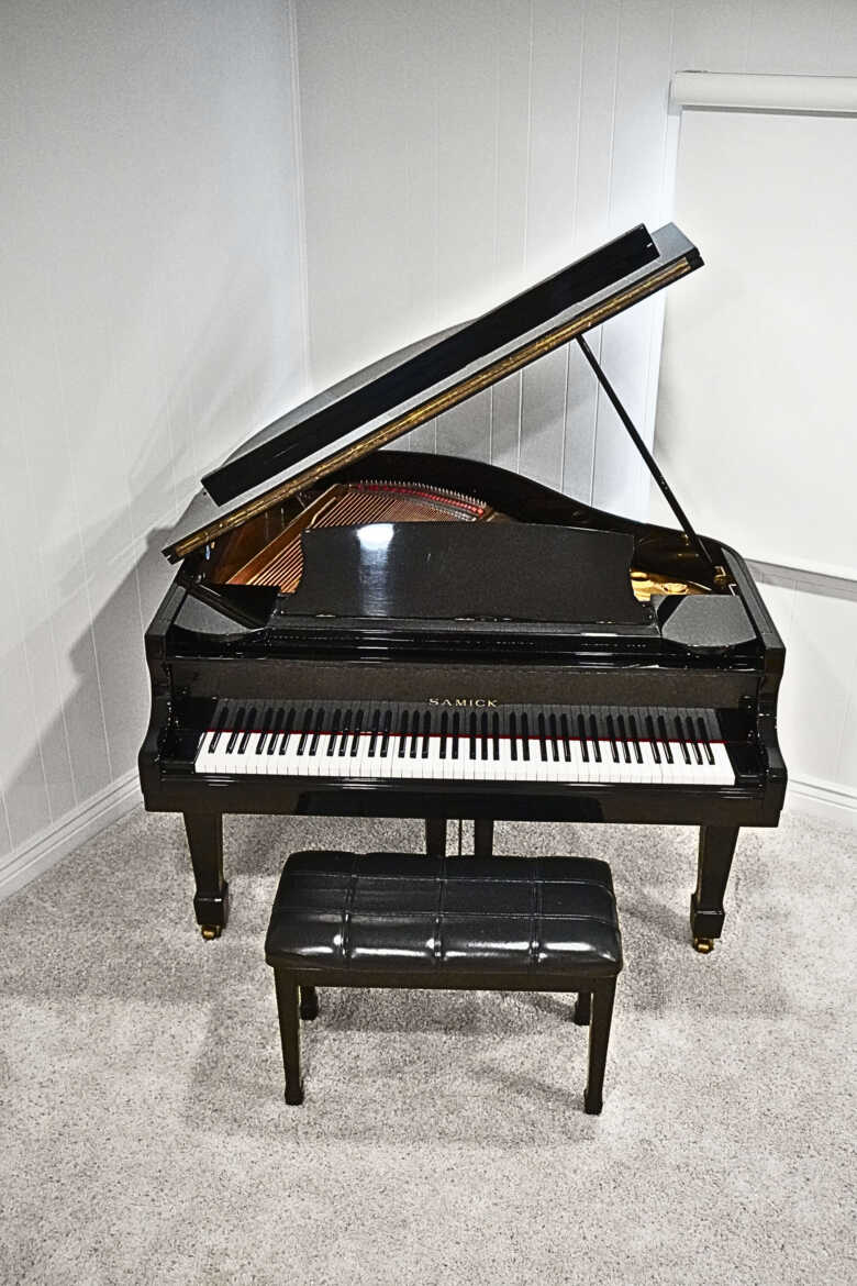 SAMICK G-1 Baby Grand Piano 5'1"