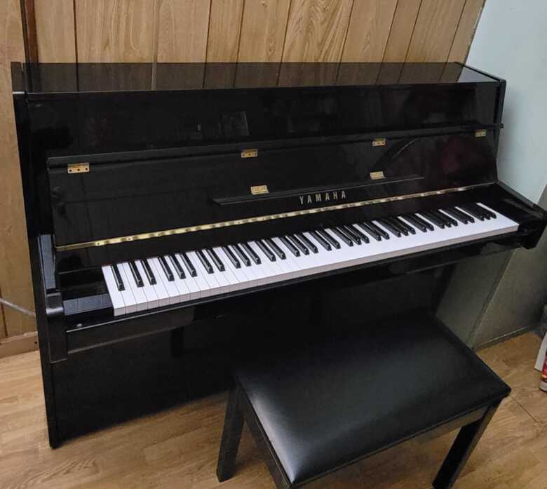 Excellent Condition Yamaha B1 Upright Piano