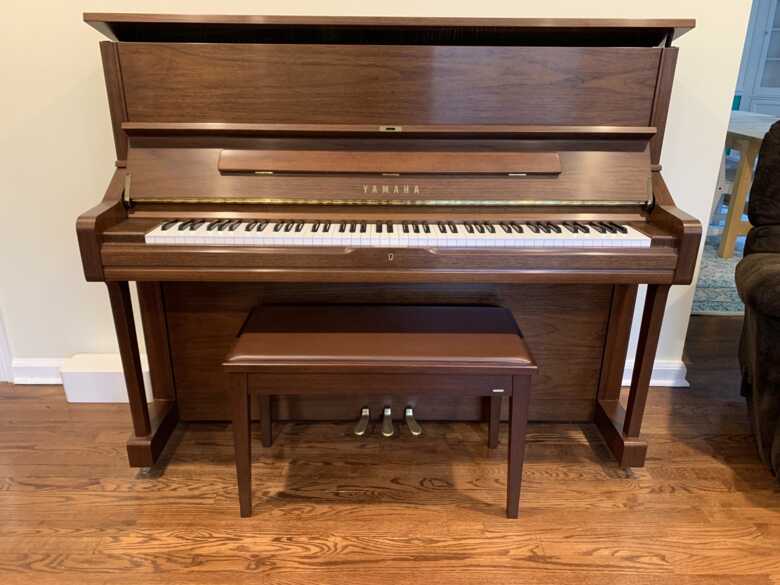 Yamaha U1 Upright Piano Walnut w/Satin Finish, Locking Cover