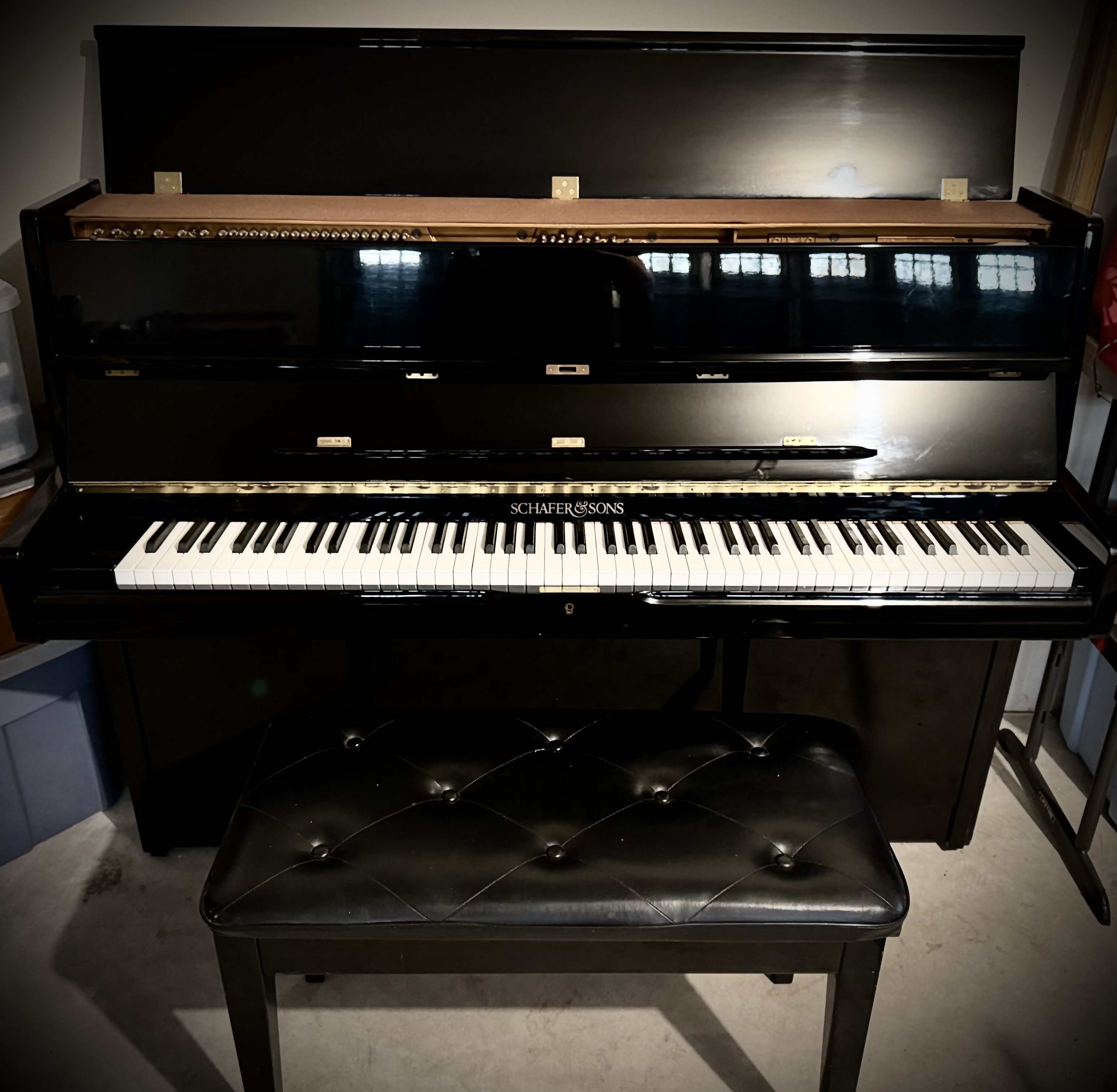 Schafer& sons SU-42  gloss black piano