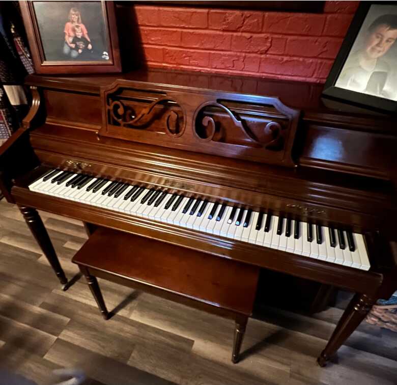 Kranich and Bach upright piano 1988