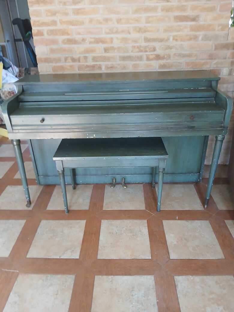 1953 Hunter Green Wurlitzer Harwood Spinet