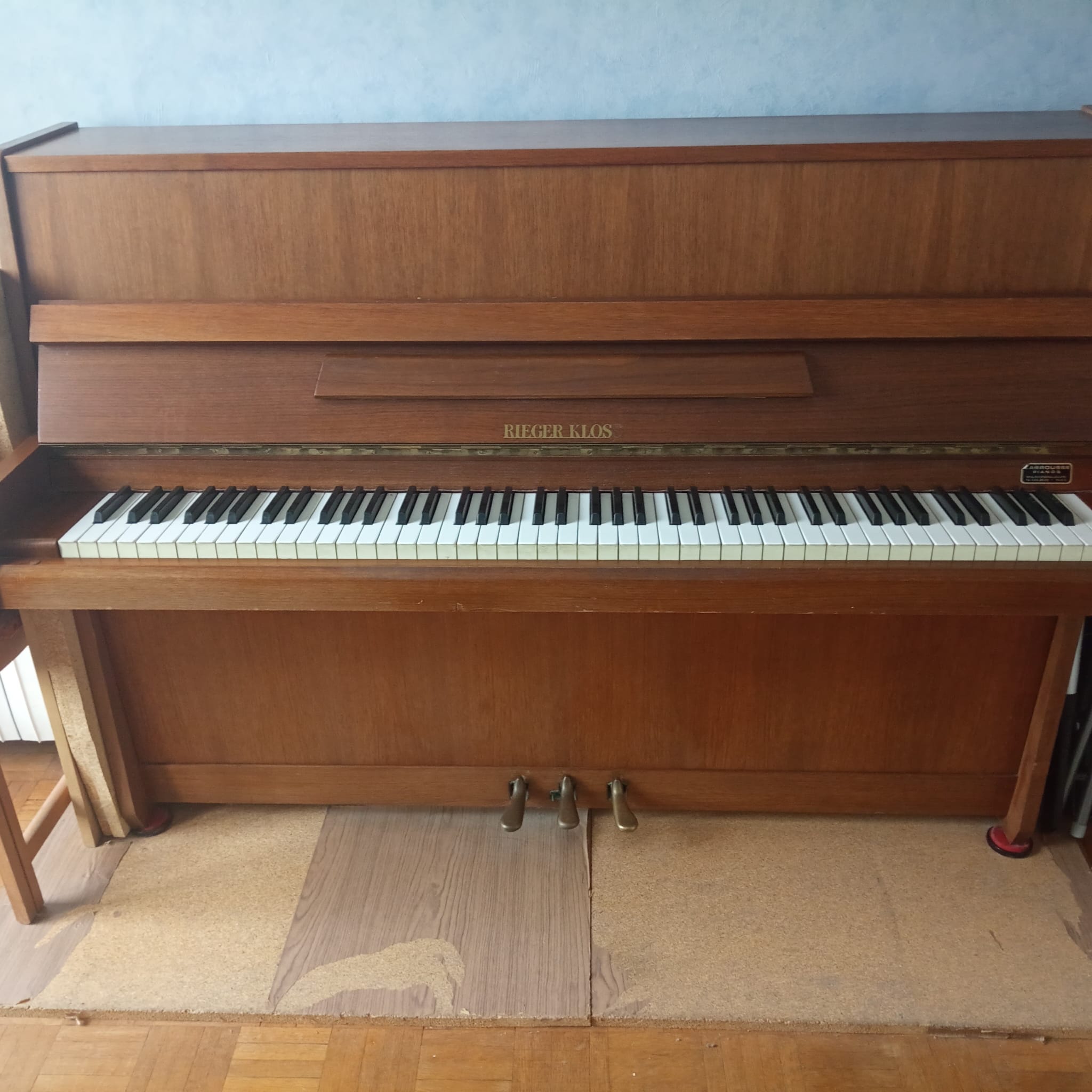 Vends piano droit