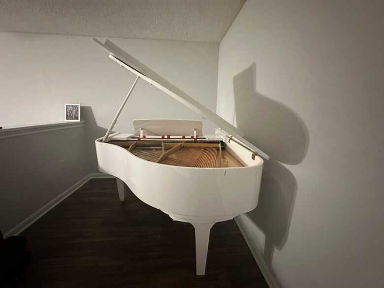 Grand Piano practically Brand New for sale 