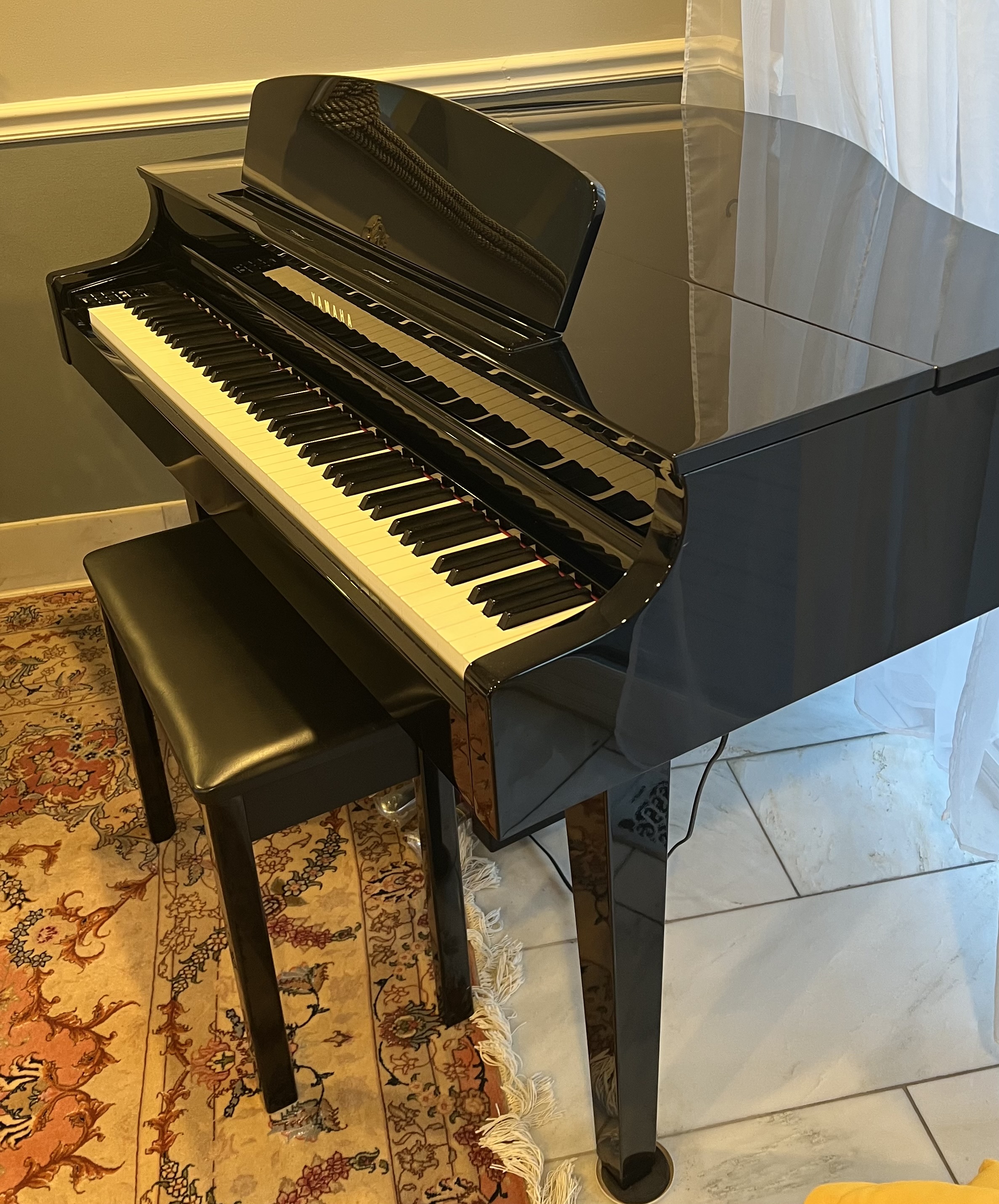 New chic piano